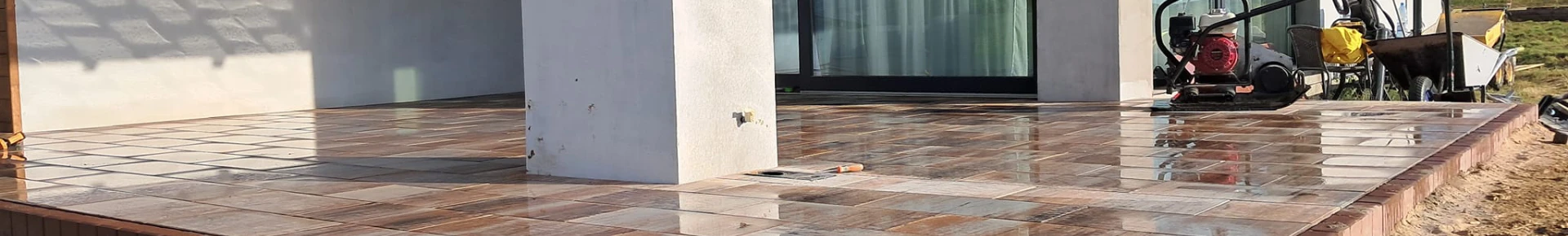 Płytki ułożone na tarasie